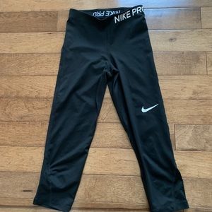 Black Nike Pro capri leggings